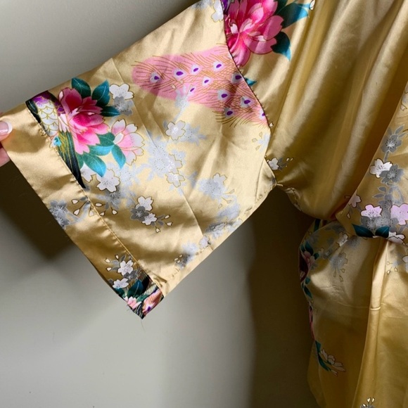 New Elegant Floral Satin Kimono Robe One Size Peacock & Peony Flowers Silky Feel - Picture 2 of 6